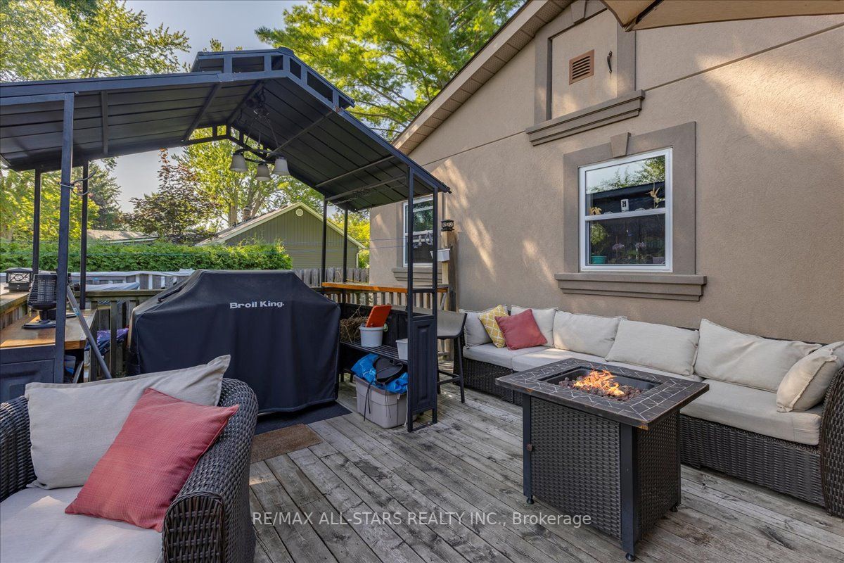 1275 Killarney Beach Rd