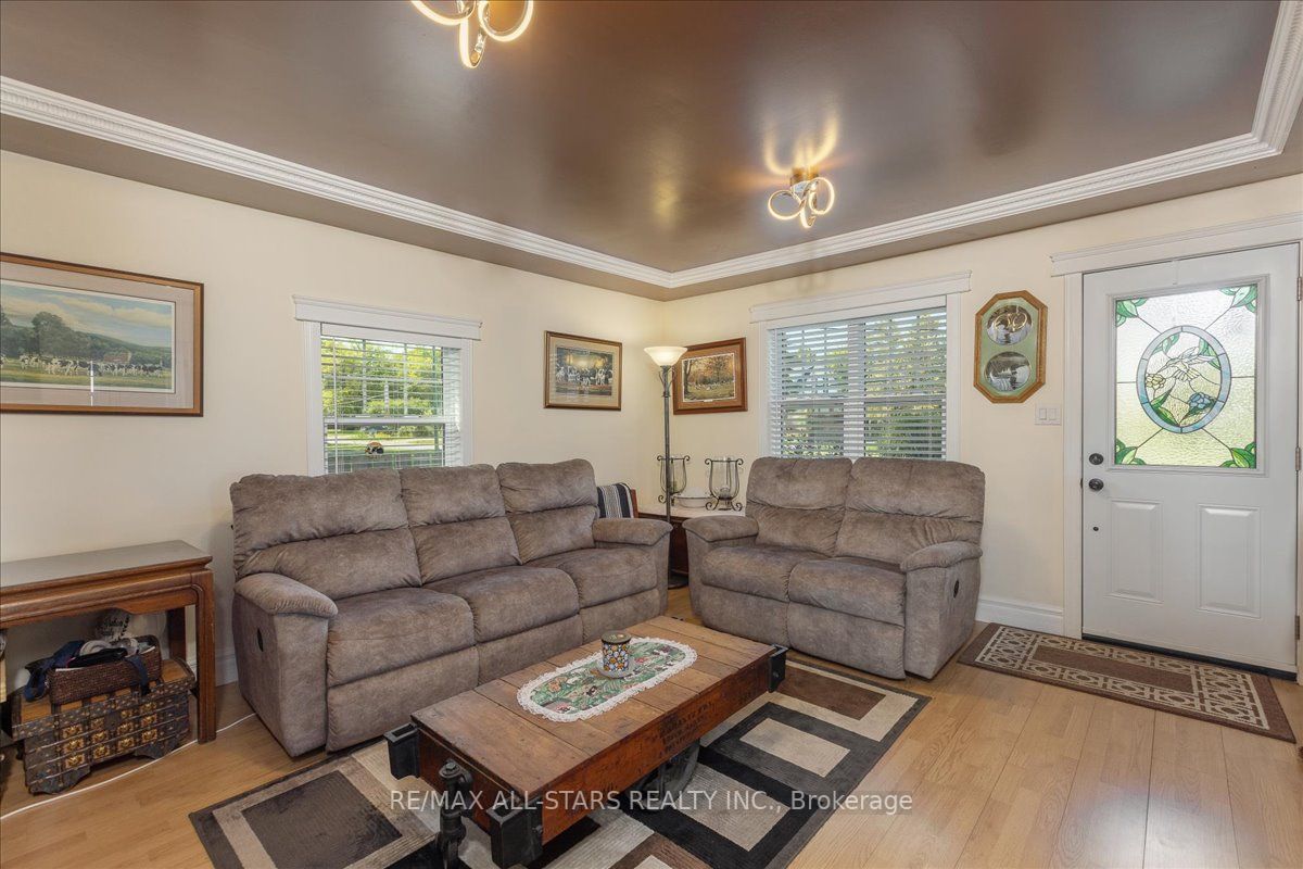 1275 Killarney Beach Rd