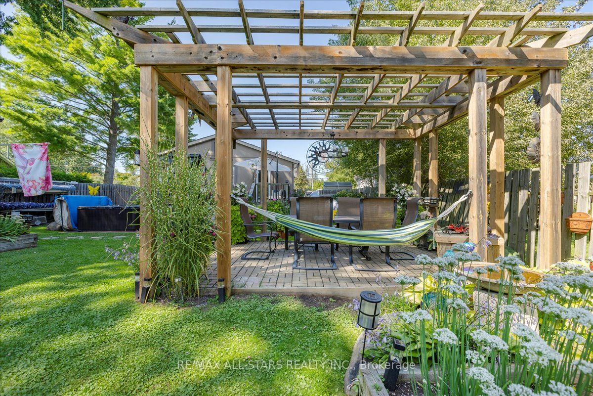 1275 Killarney Beach Rd