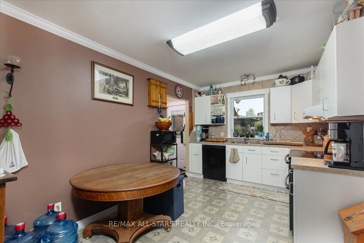 1275 Killarney Beach Rd