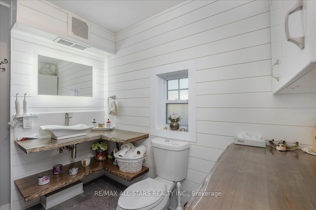 1275 Killarney Beach Rd