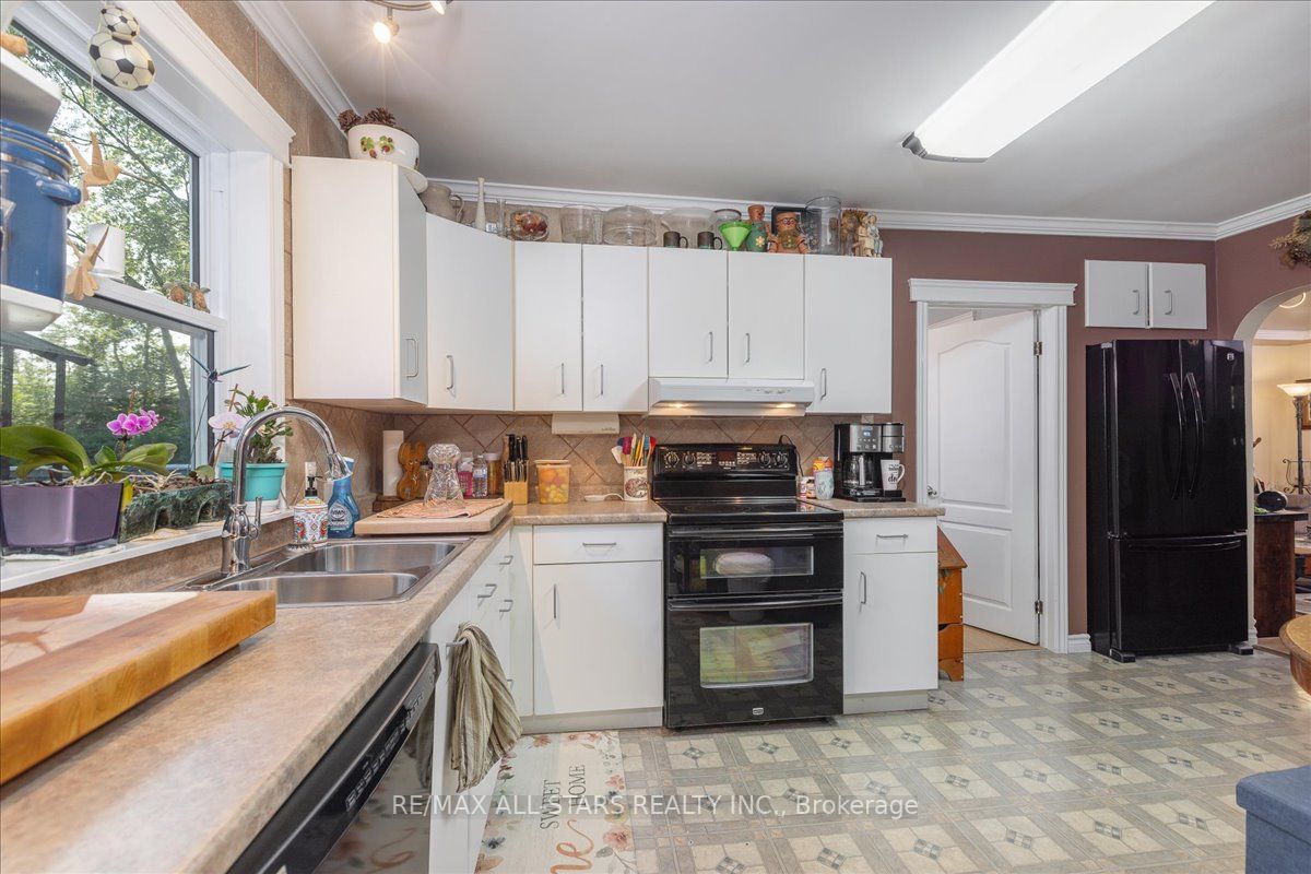 1275 Killarney Beach Rd