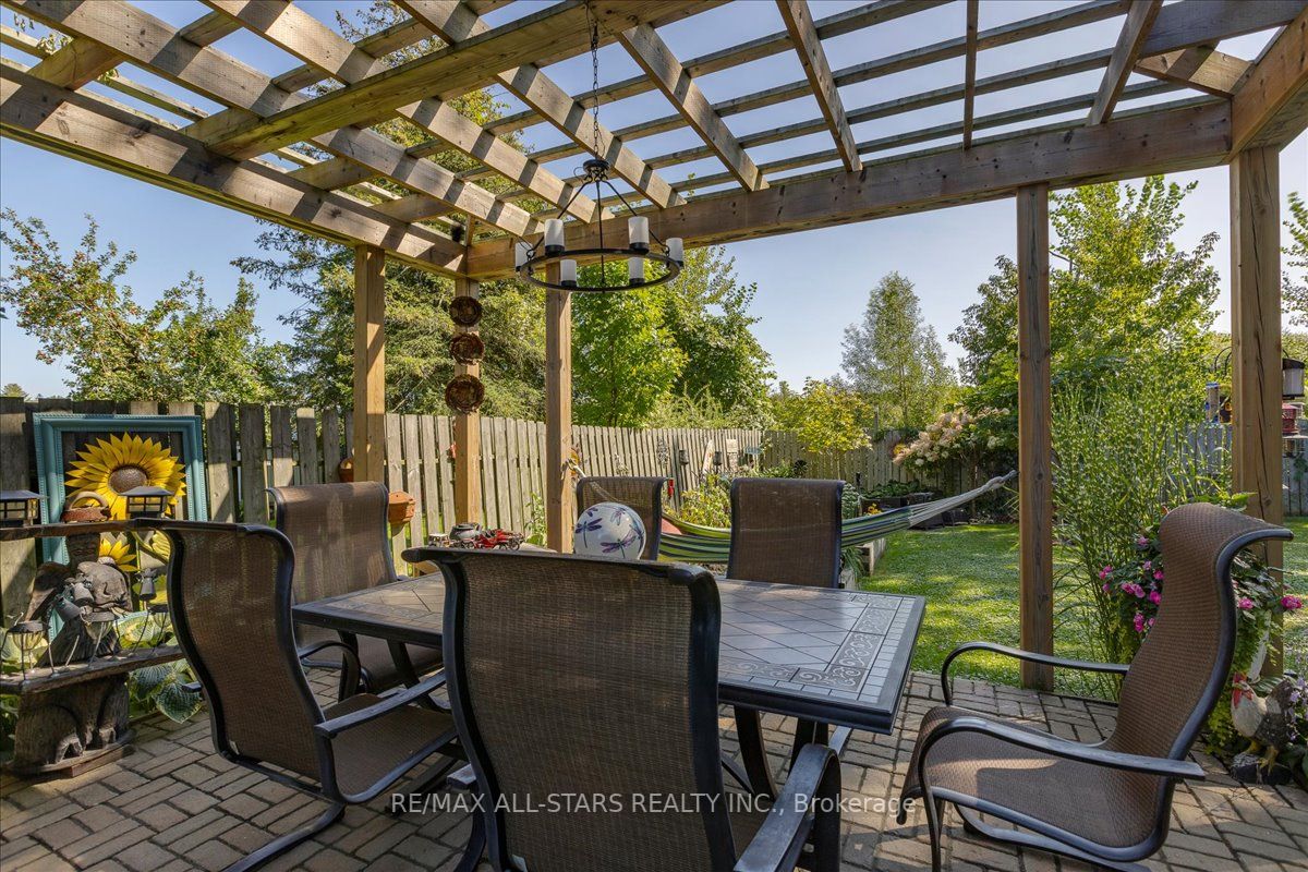 1275 Killarney Beach Rd