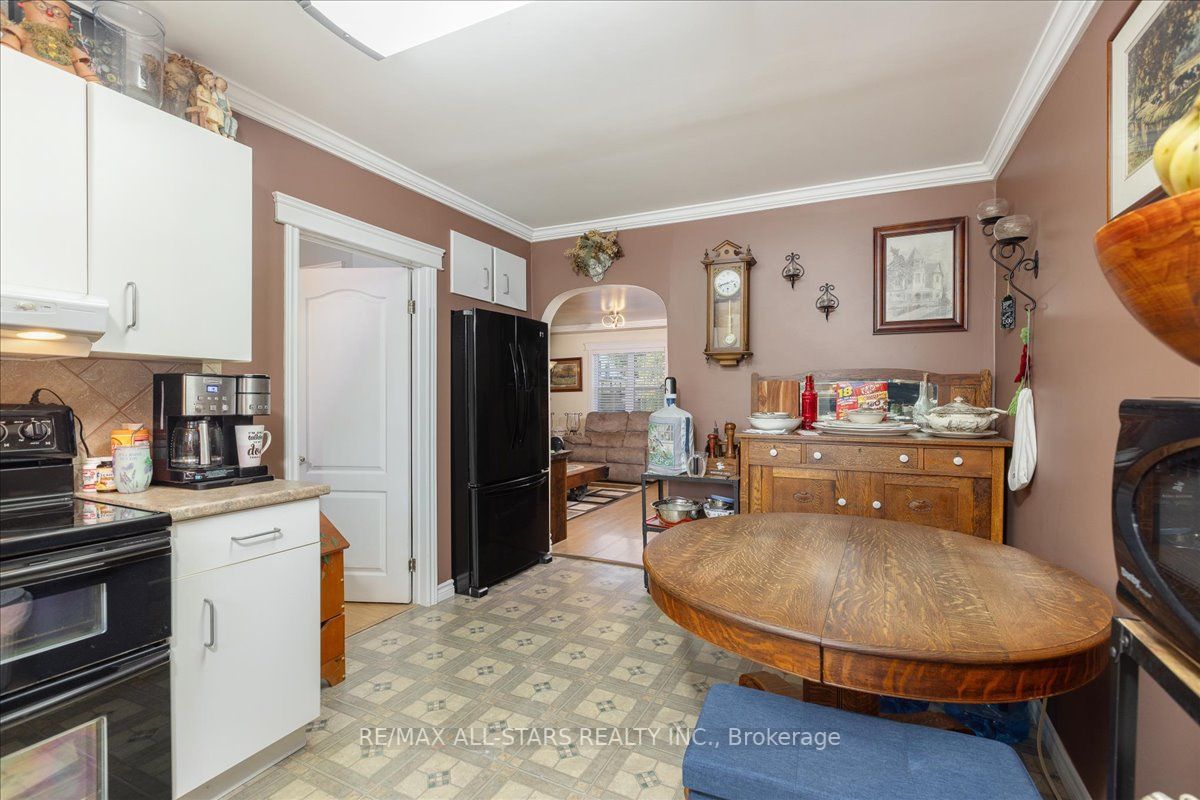 1275 Killarney Beach Rd