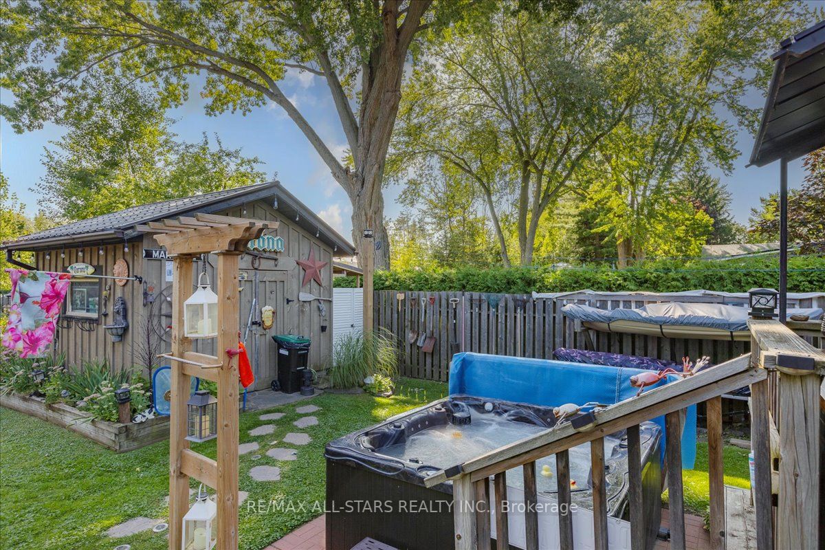 1275 Killarney Beach Rd