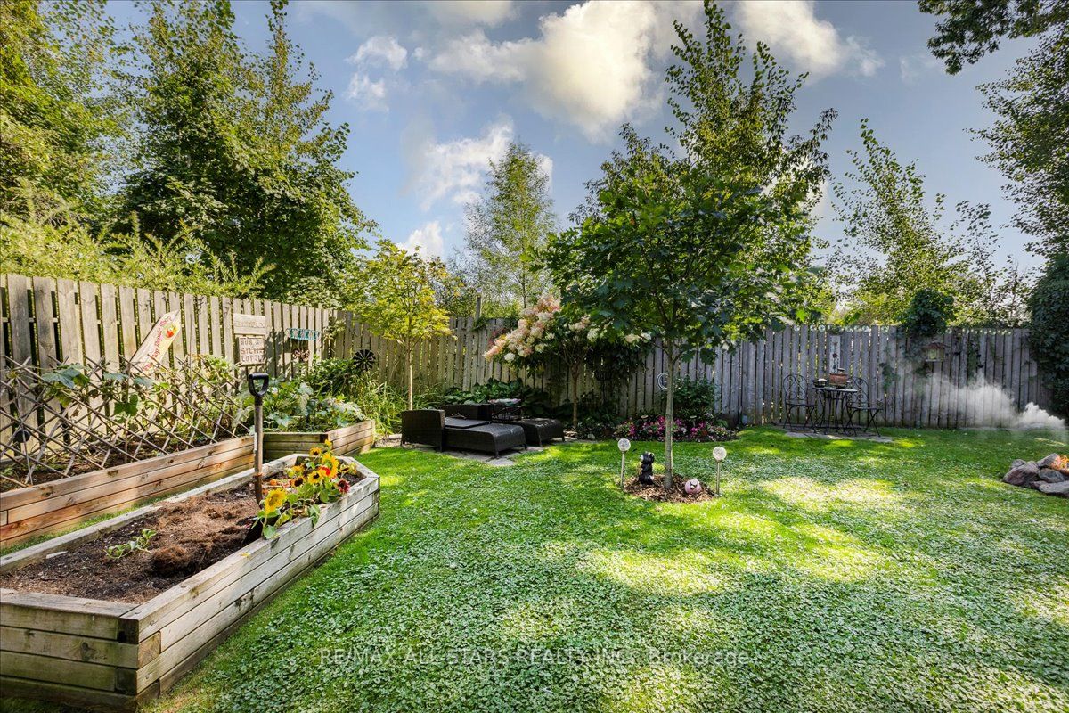 1275 Killarney Beach Rd