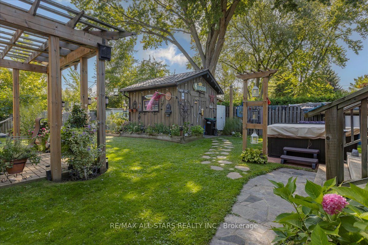 1275 Killarney Beach Rd