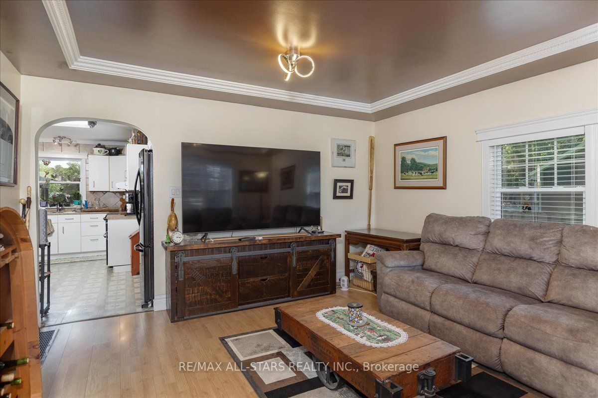 1275 Killarney Beach Rd