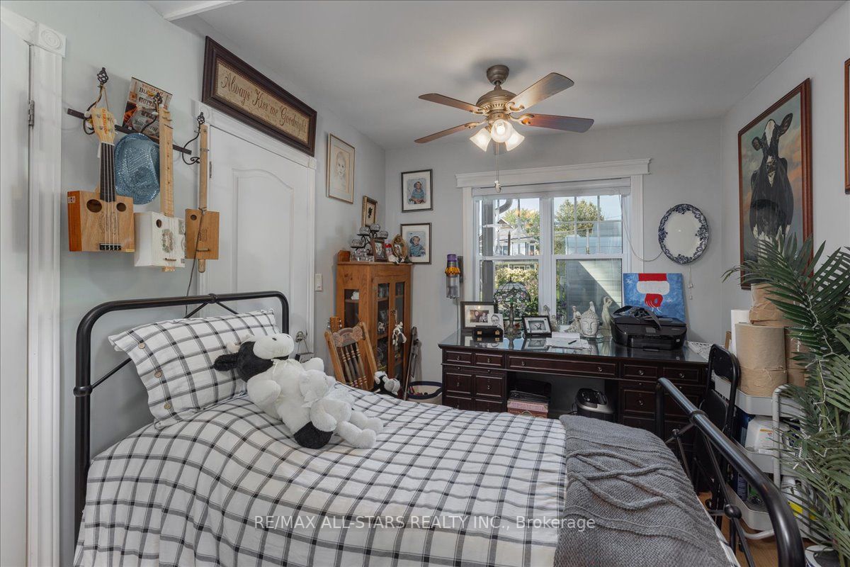 1275 Killarney Beach Rd