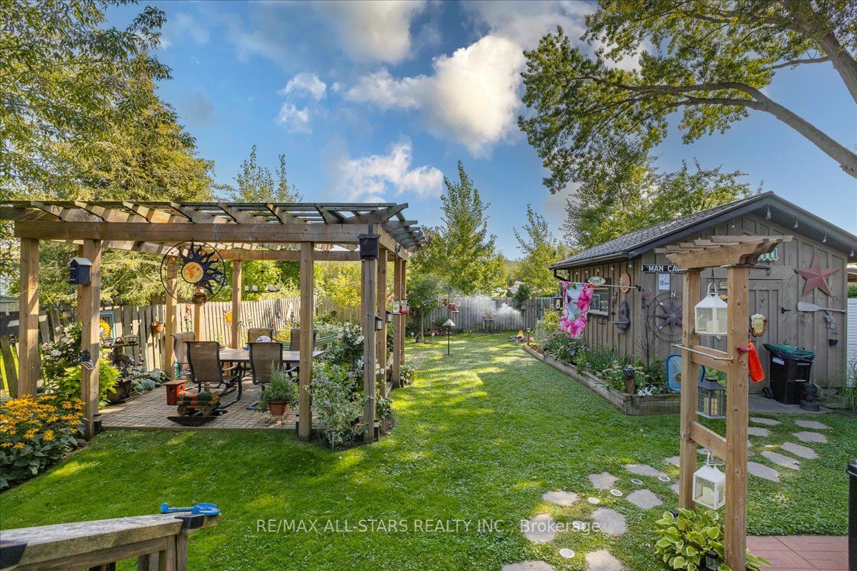 1275 Killarney Beach Rd