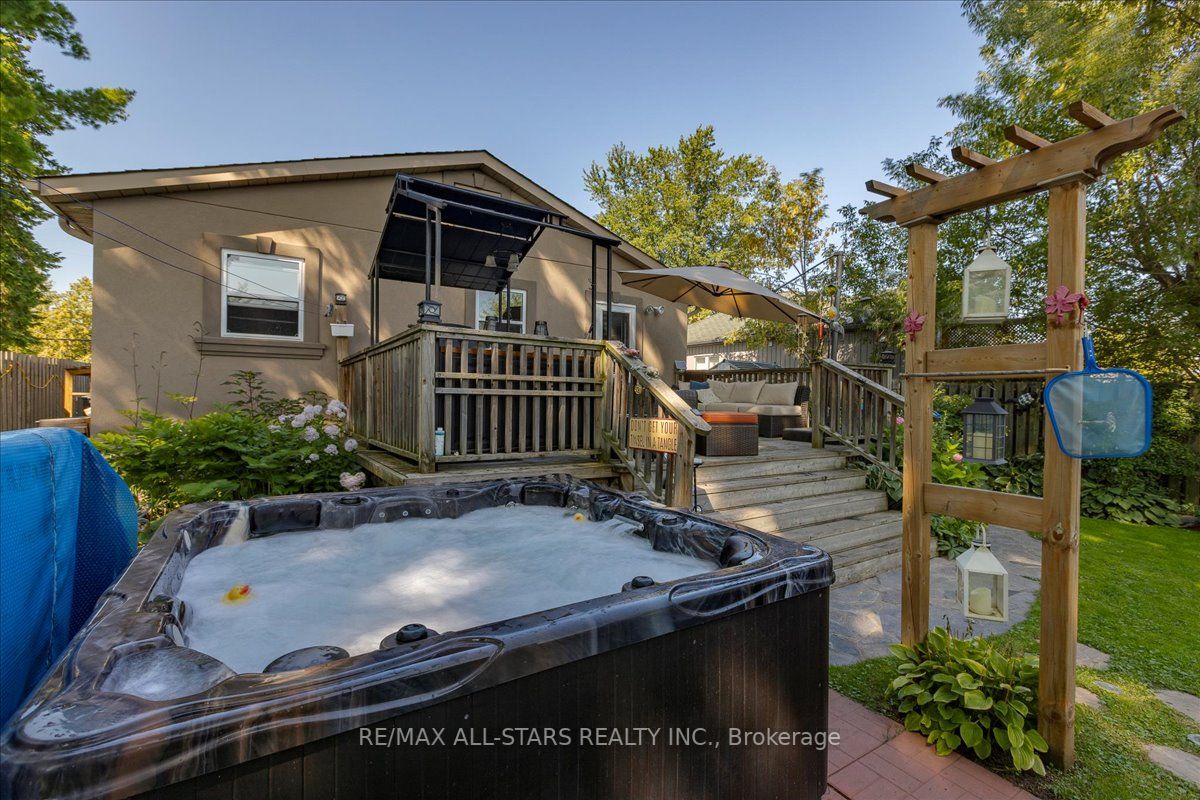 1275 Killarney Beach Rd