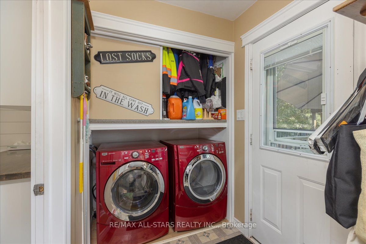 1275 Killarney Beach Rd