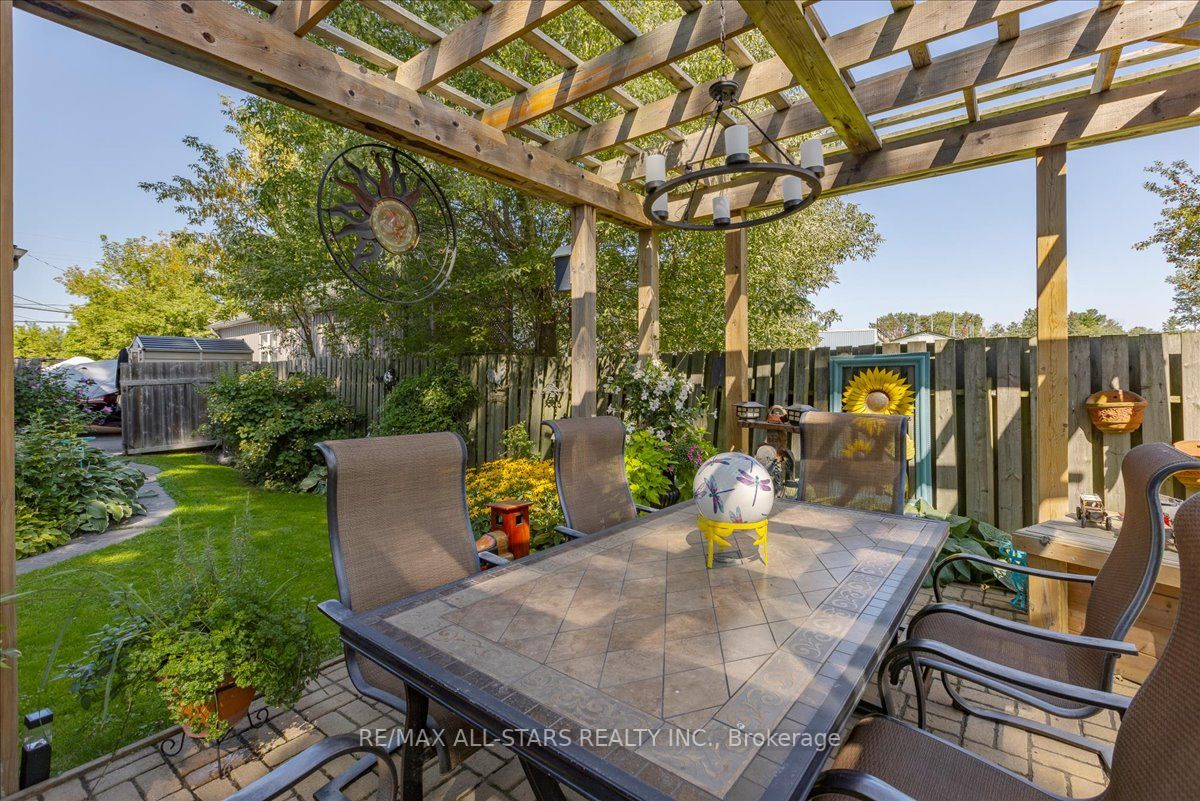 1275 Killarney Beach Rd
