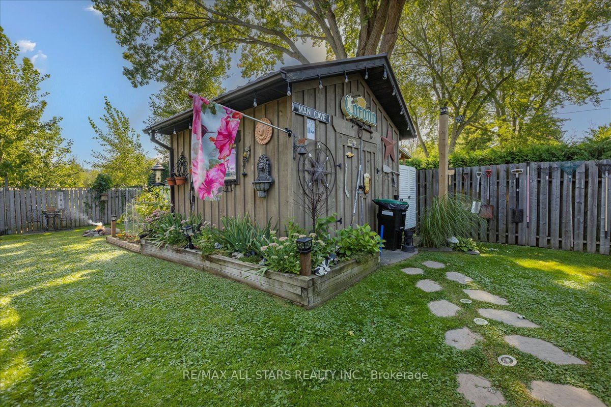 1275 Killarney Beach Rd