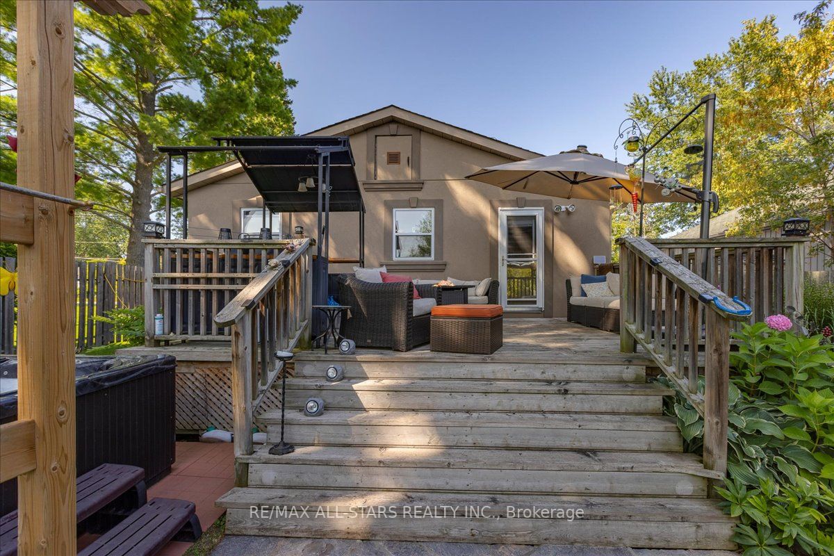1275 Killarney Beach Rd