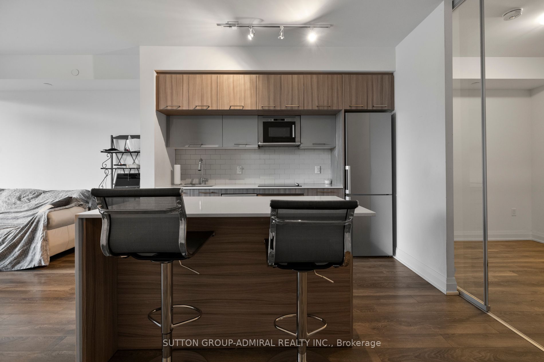4800 Highway 7, #240
