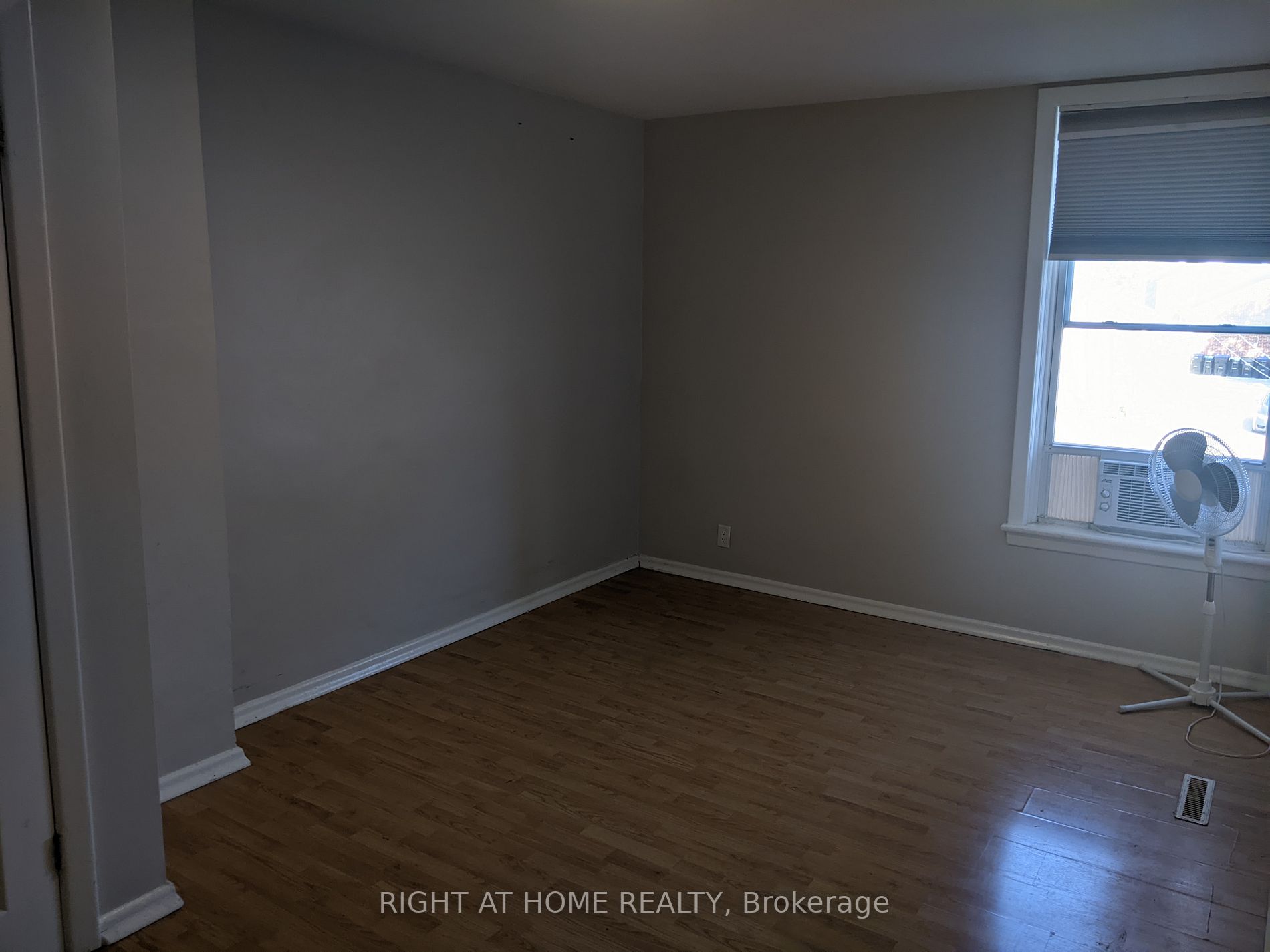 27 Holland Street E, #Upper