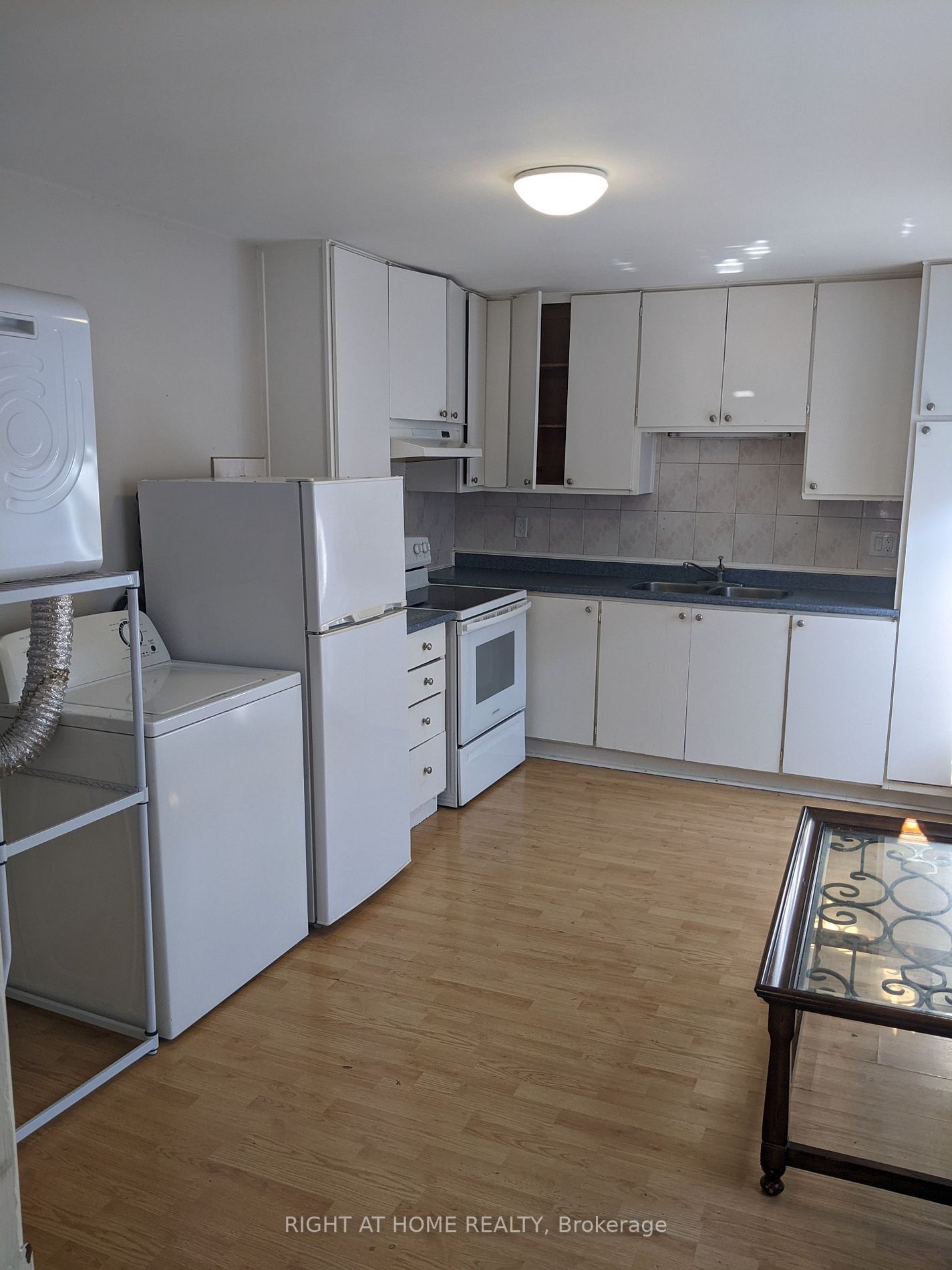 27 Holland Street E, #Upper