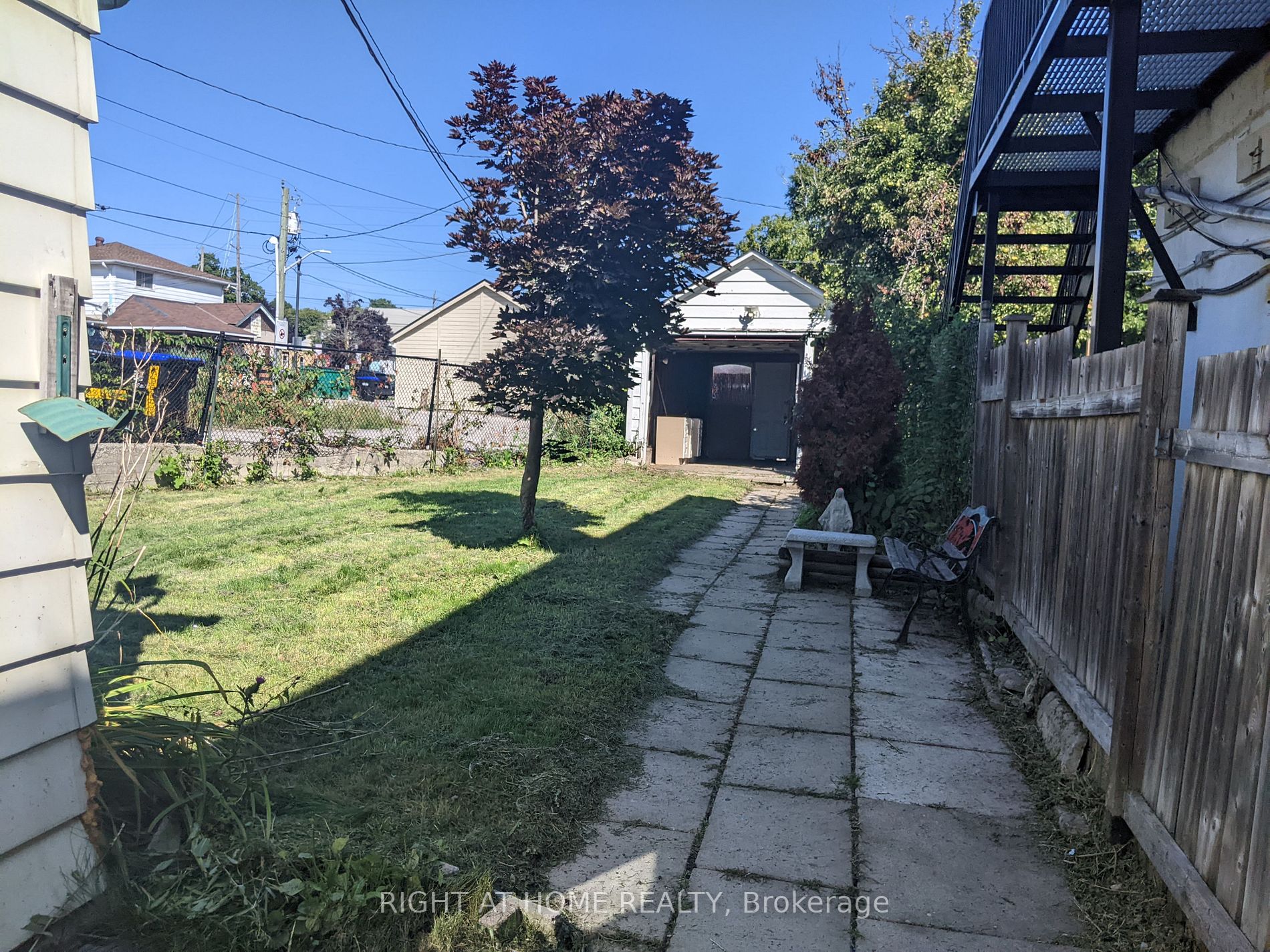 27 Holland Street E, #Upper