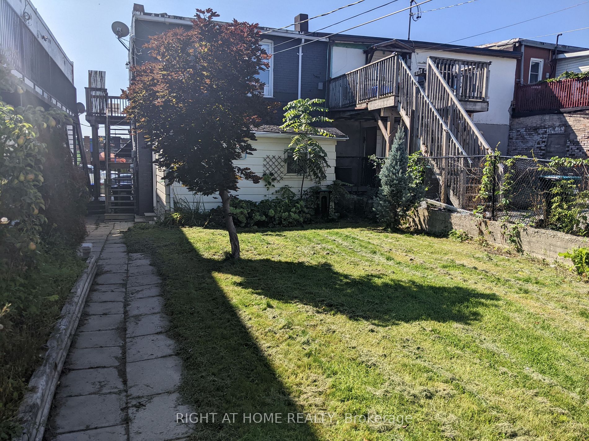 27 Holland Street E, #Upper