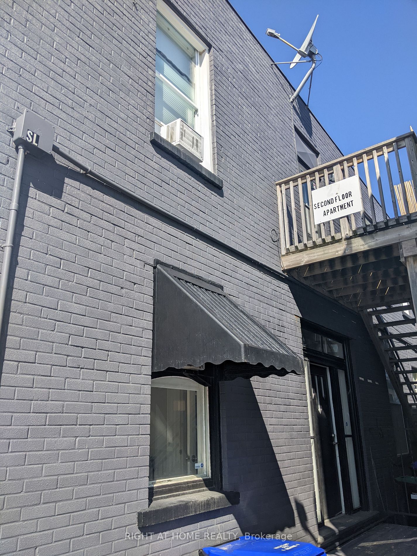 27 Holland St E, #Upper