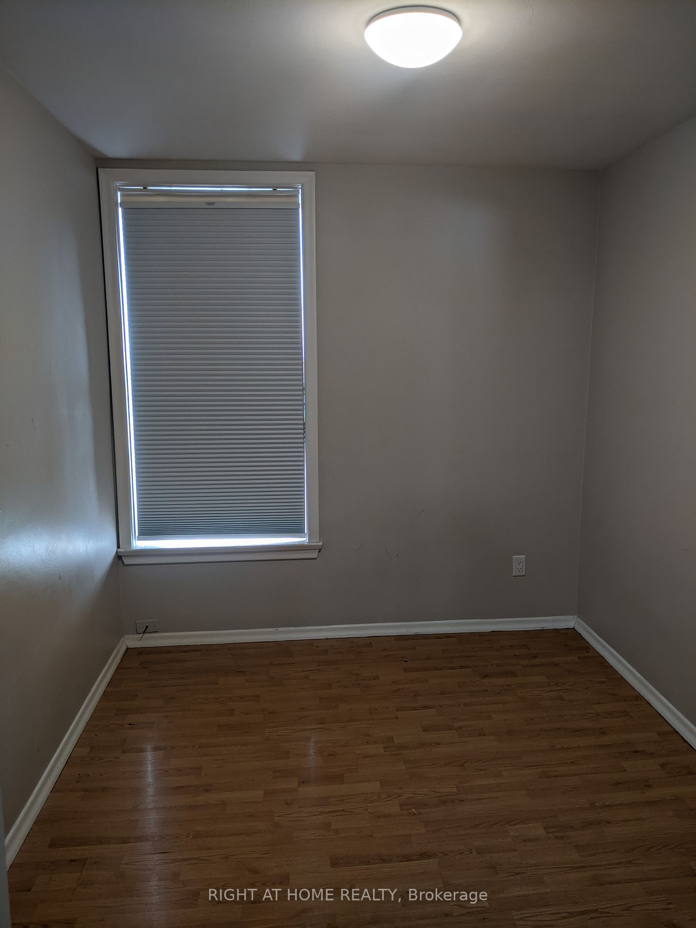 27 Holland Street E, #Upper