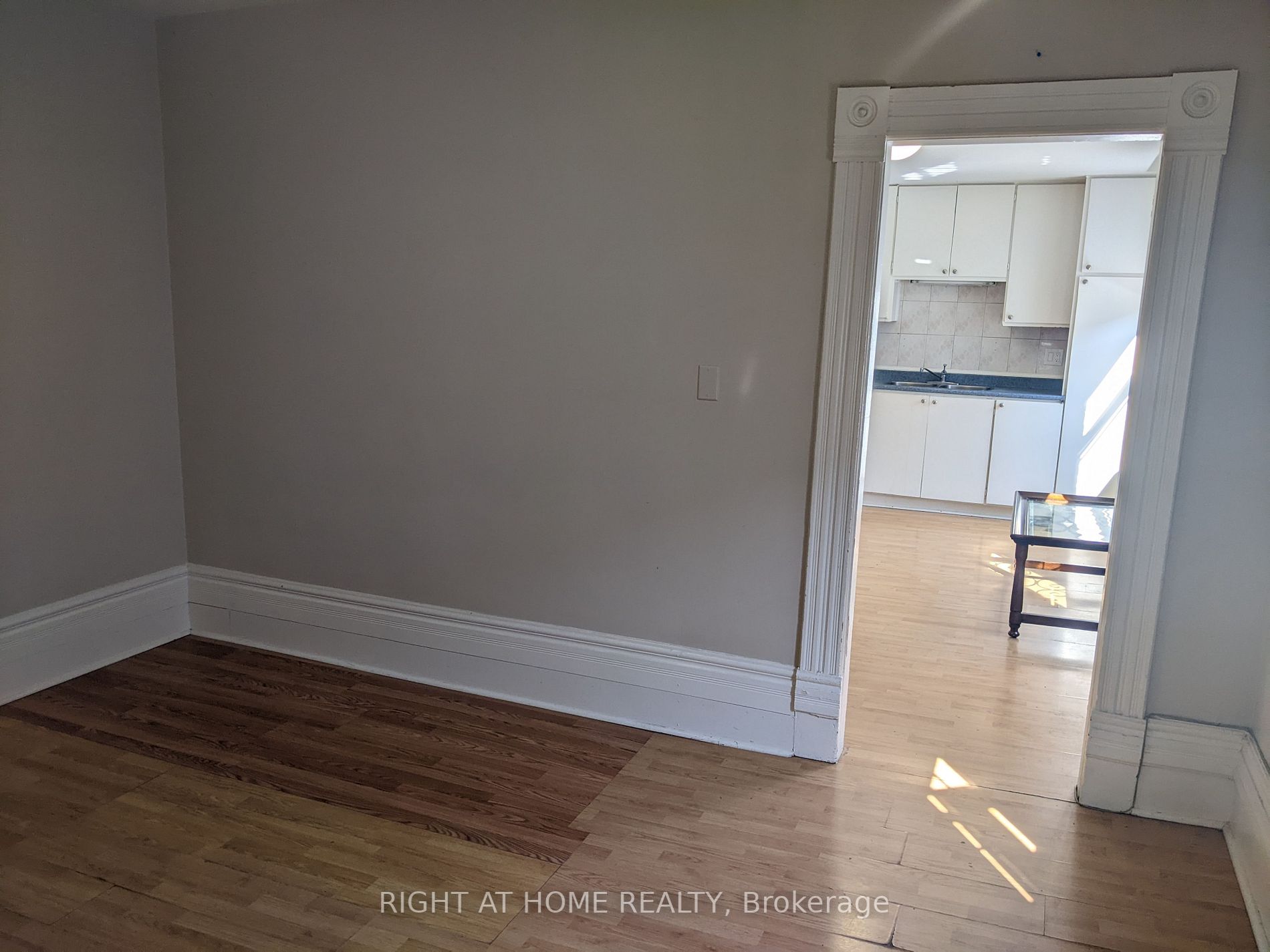 27 Holland Street E, #Upper