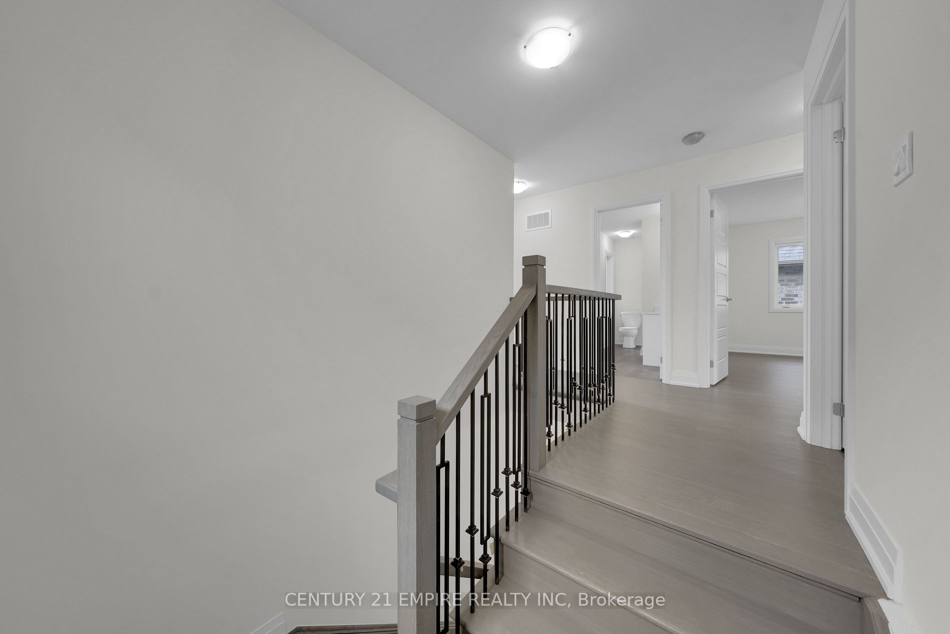 210 Ferragine Cres