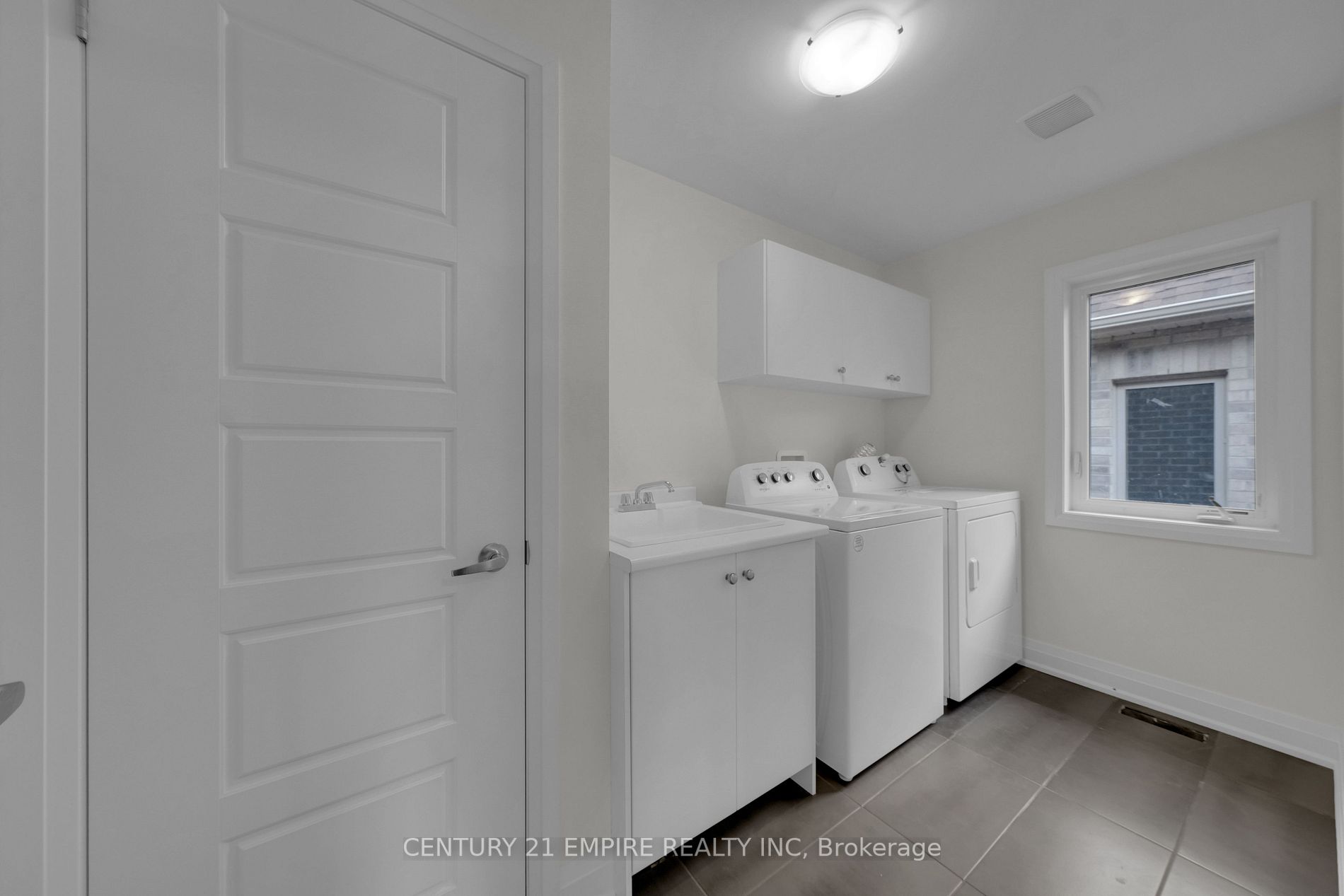 210 Ferragine Cres