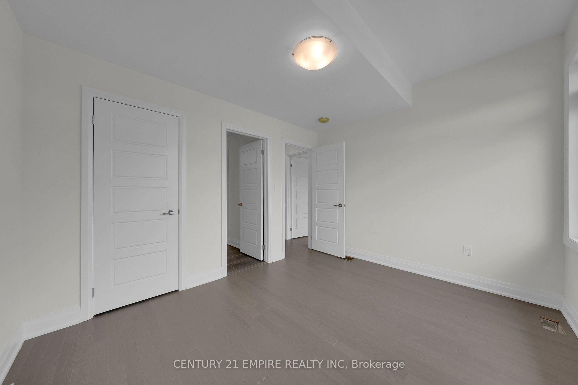 210 Ferragine Cres