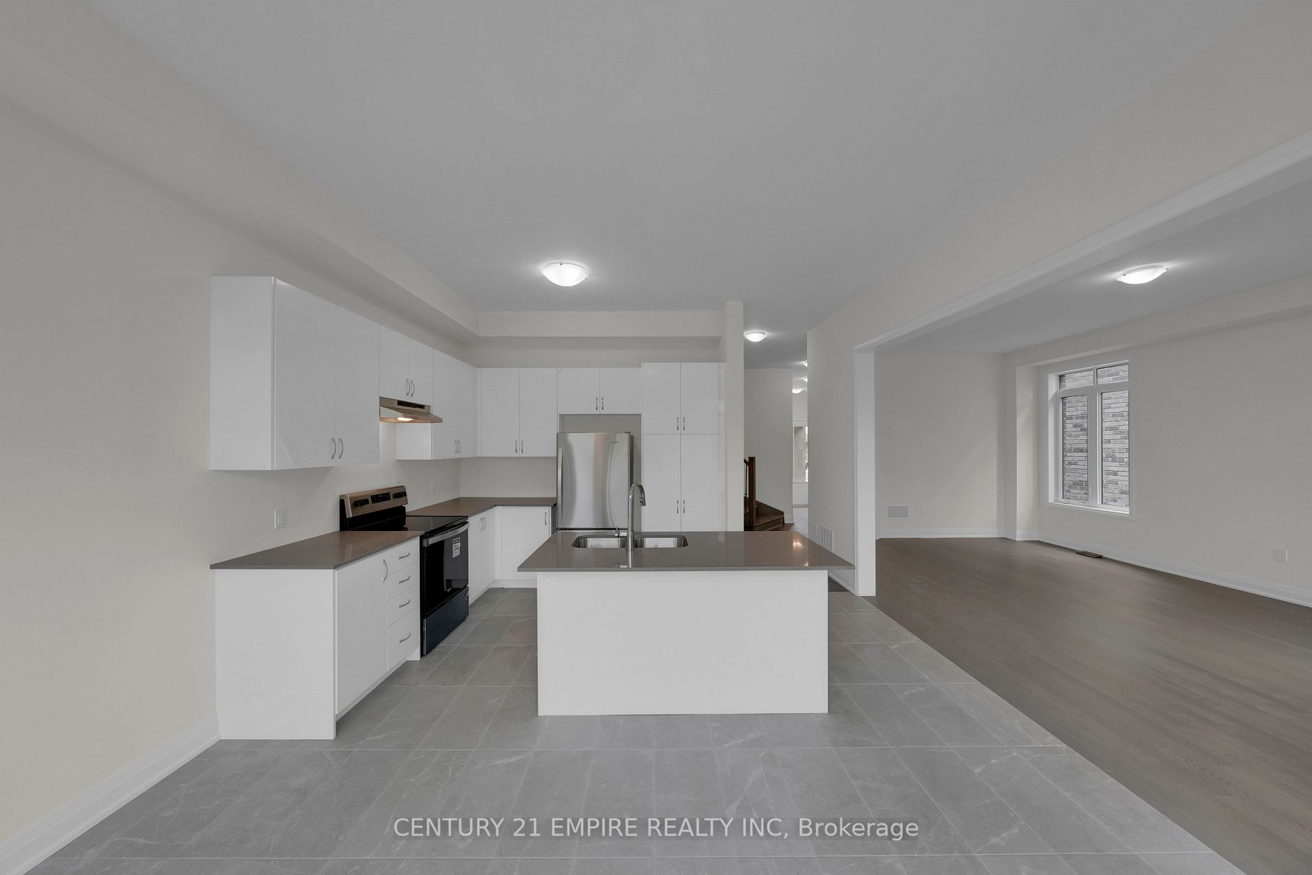 210 Ferragine Cres
