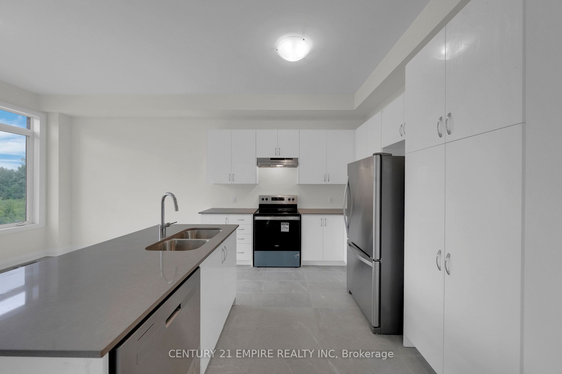 210 Ferragine Cres