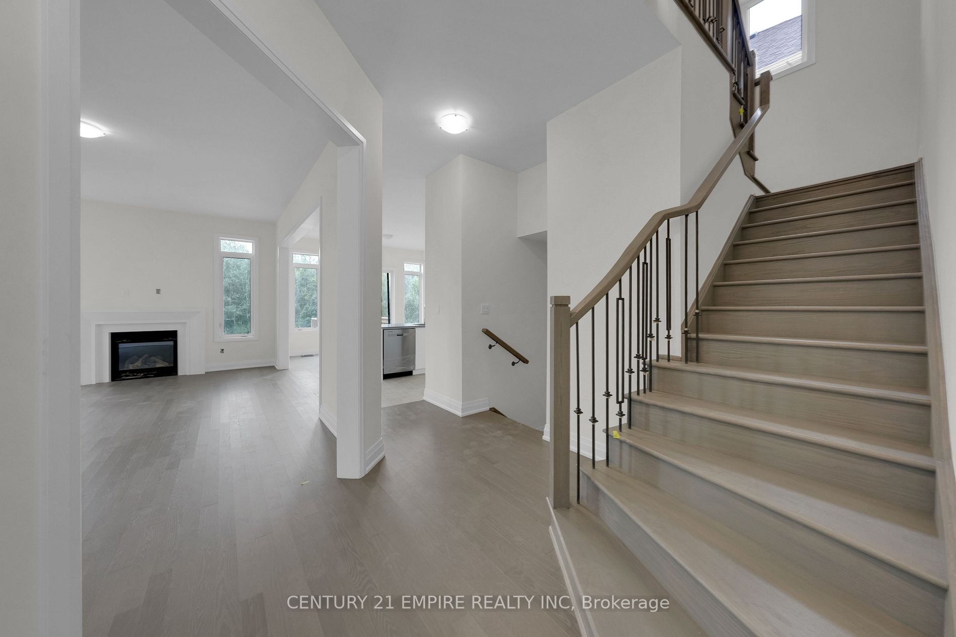 210 Ferragine Cres