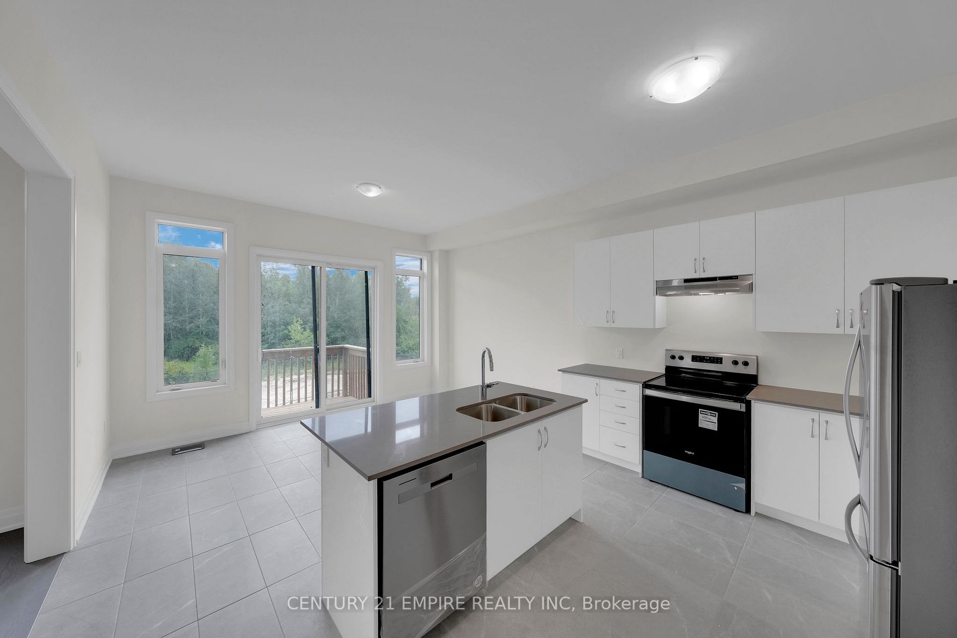 210 Ferragine Cres