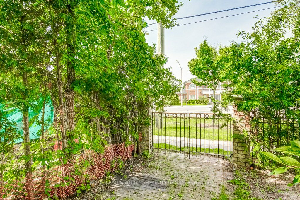 10 Old Colony Road, #22
