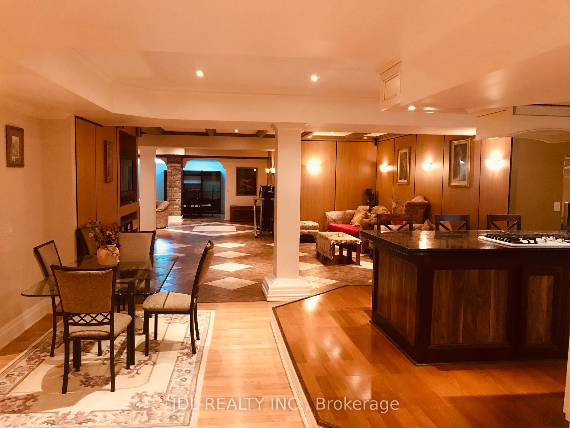 15 Lake Woods Dr W