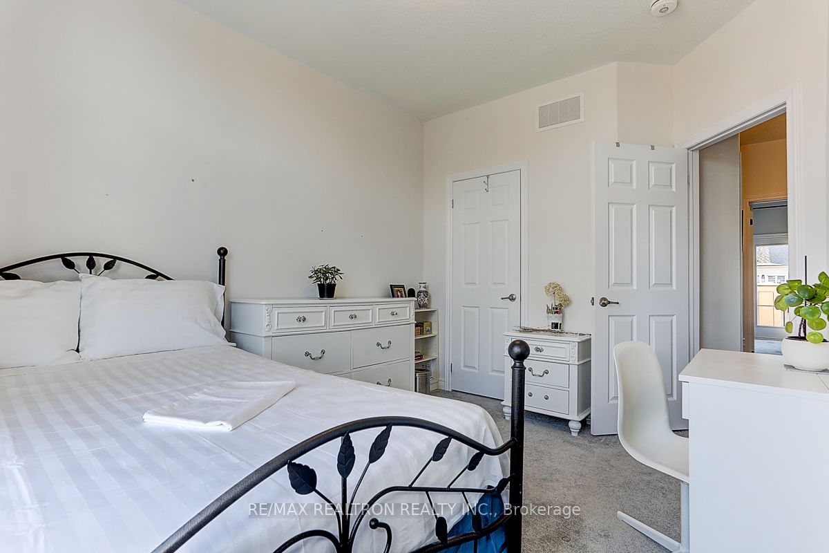 87 GRAND TRUNK Avenue