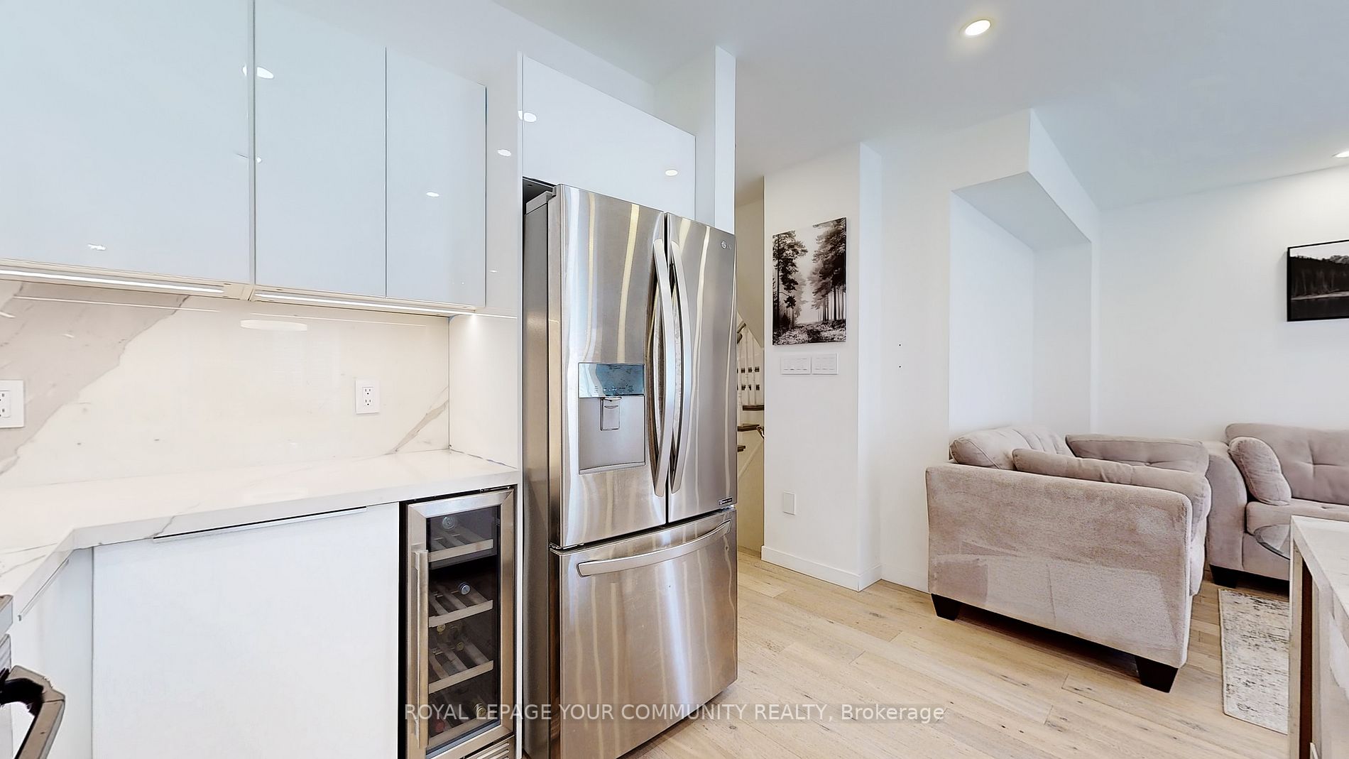 47 Walkview Cres