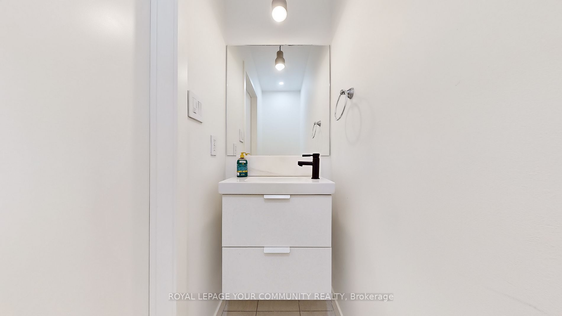 47 Walkview Cres