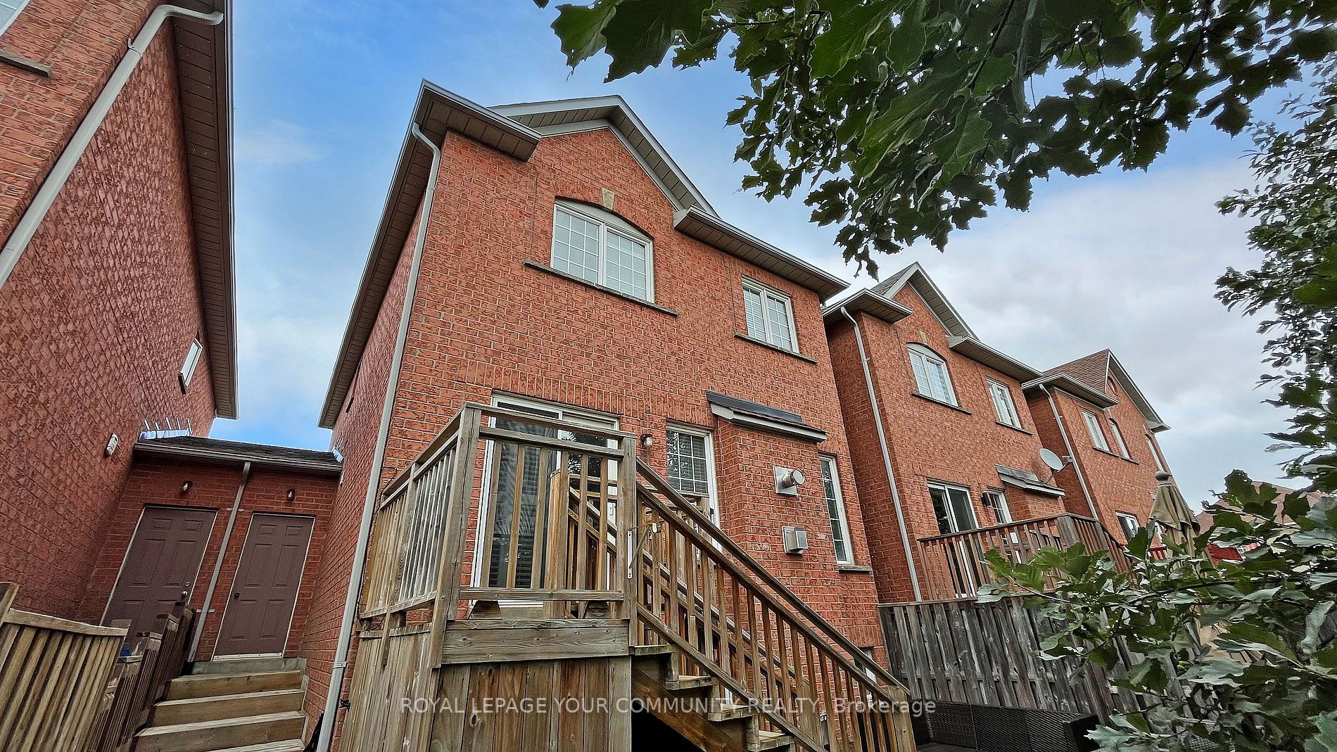 47 Walkview Cres