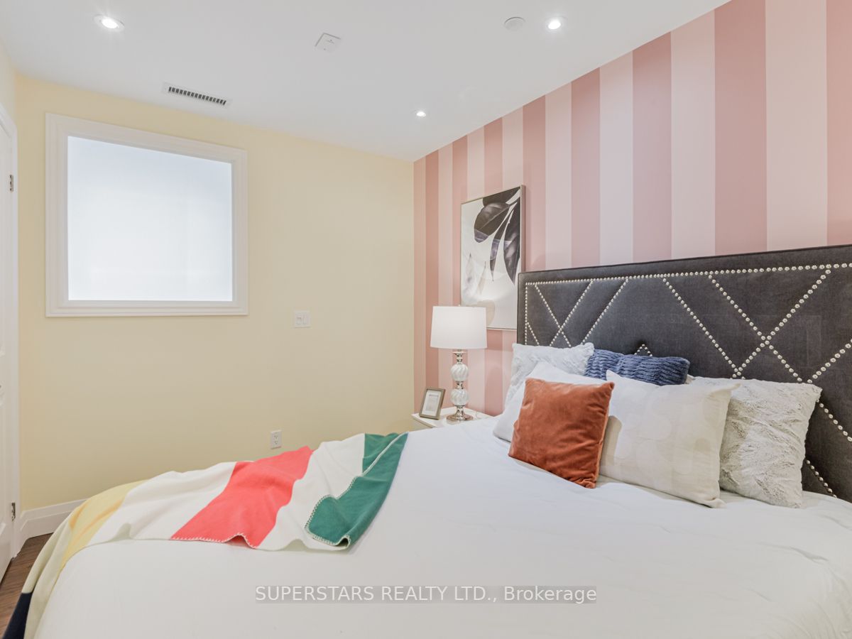 372 Highway 7 Rd E, #Ph16