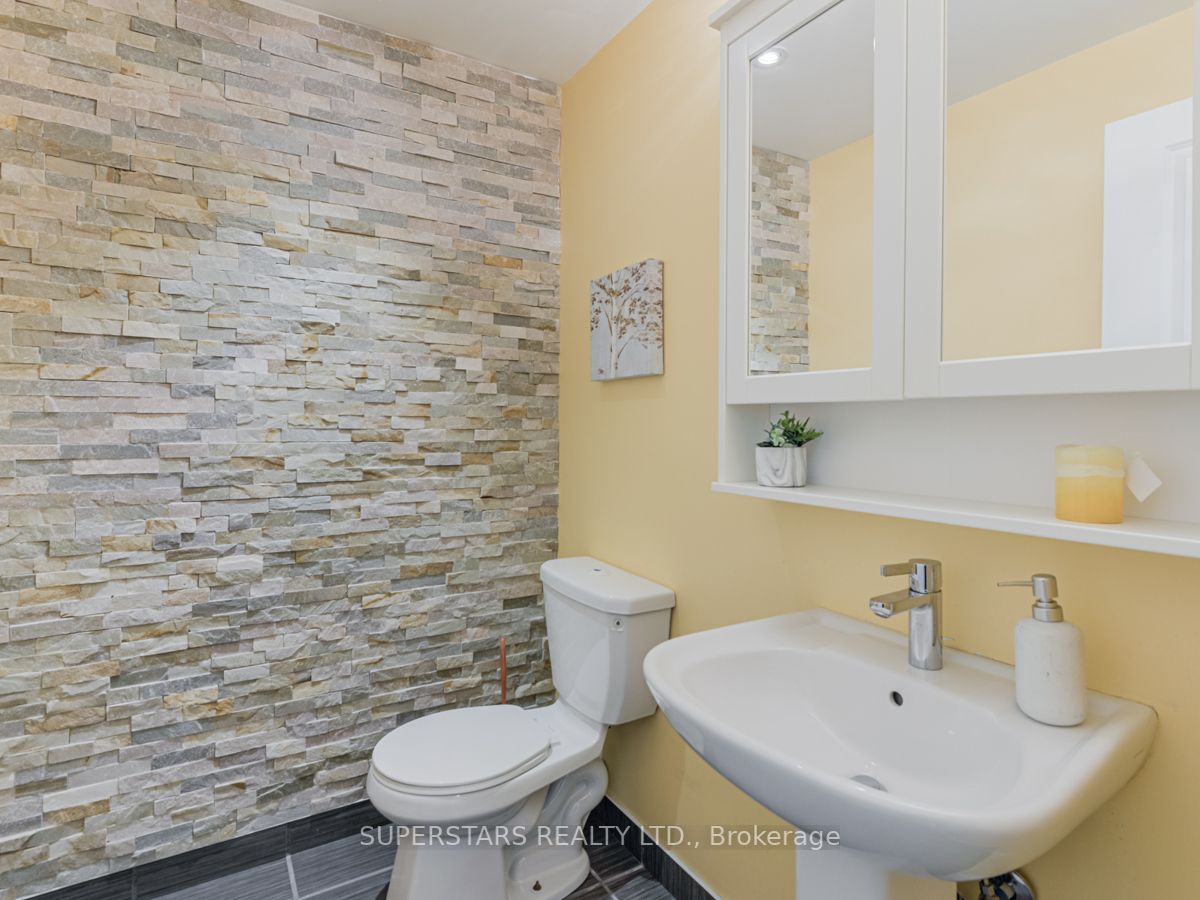 372 Highway 7 Rd E, #Ph16