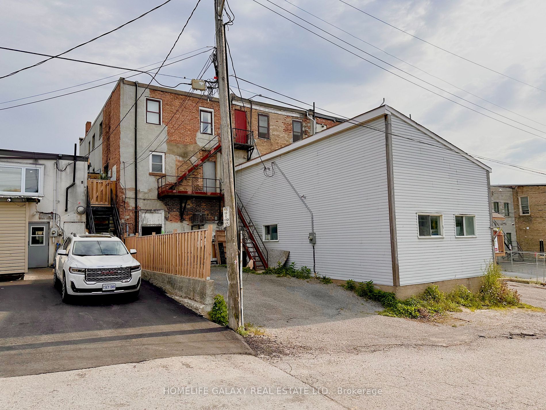 7 Brock St W