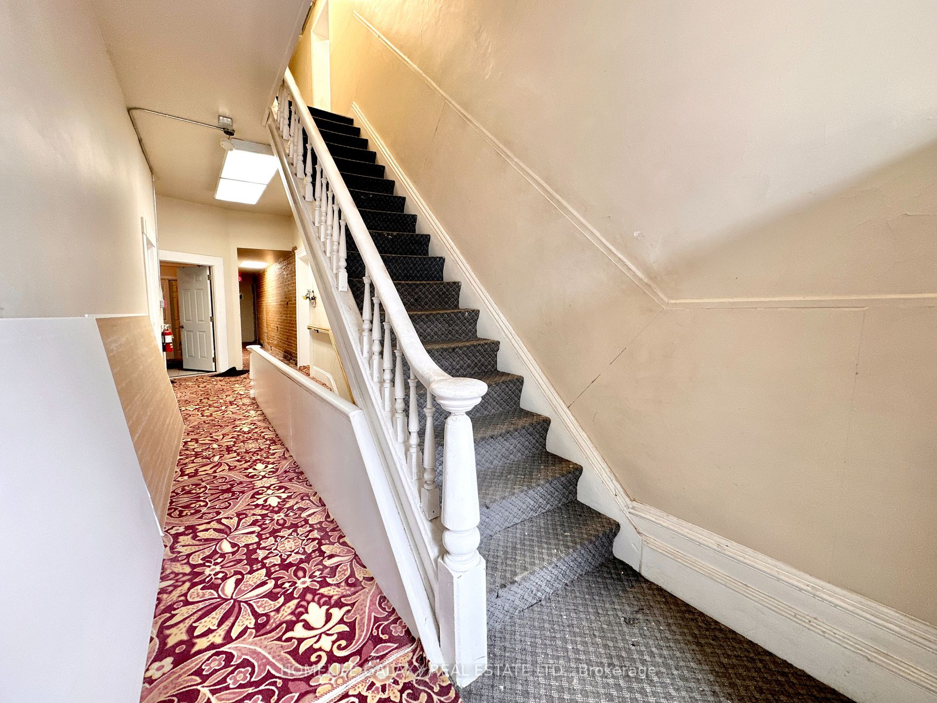 7 Brock St W