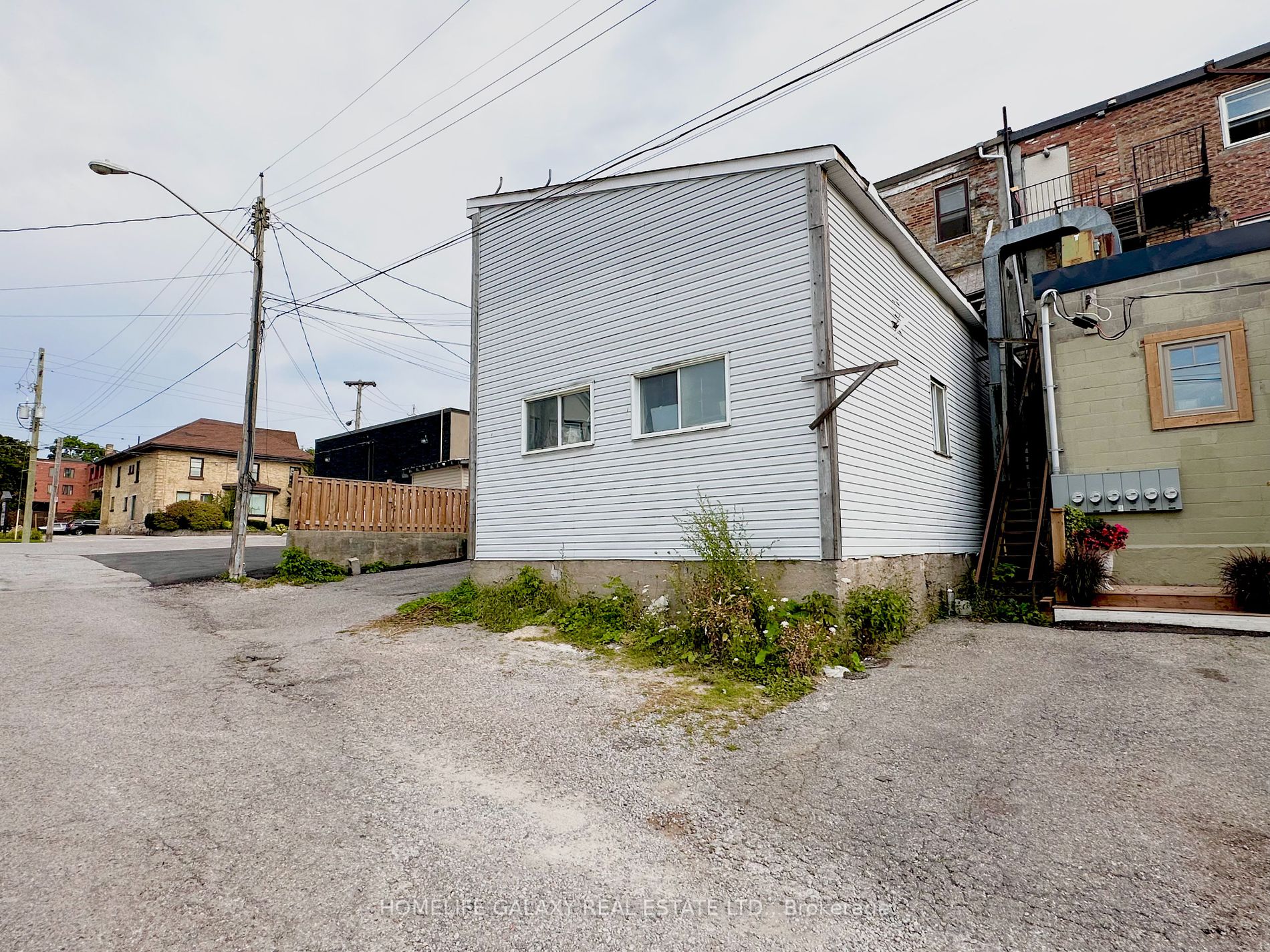 7 Brock St W