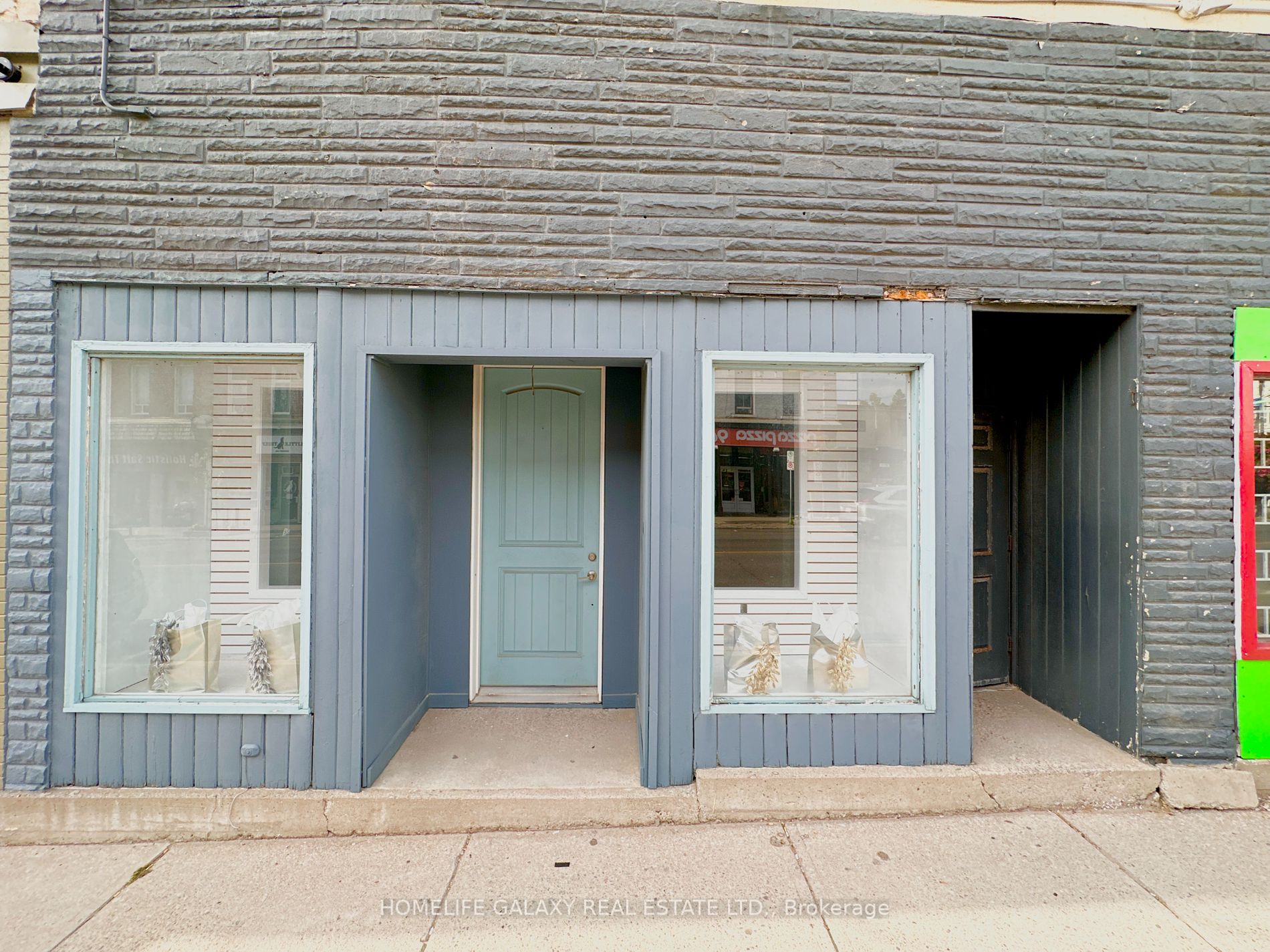 7 Brock St W