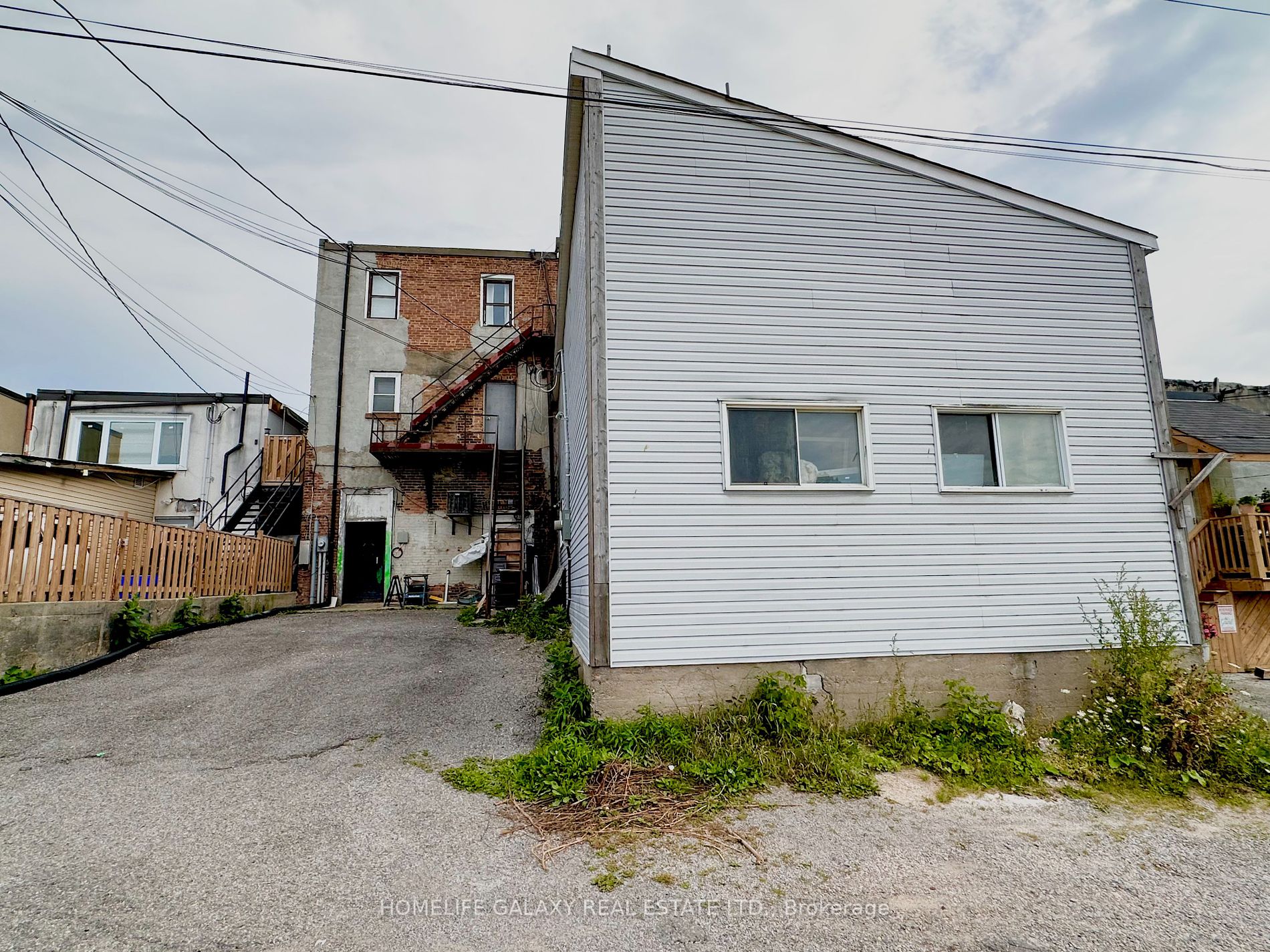 7 Brock St W