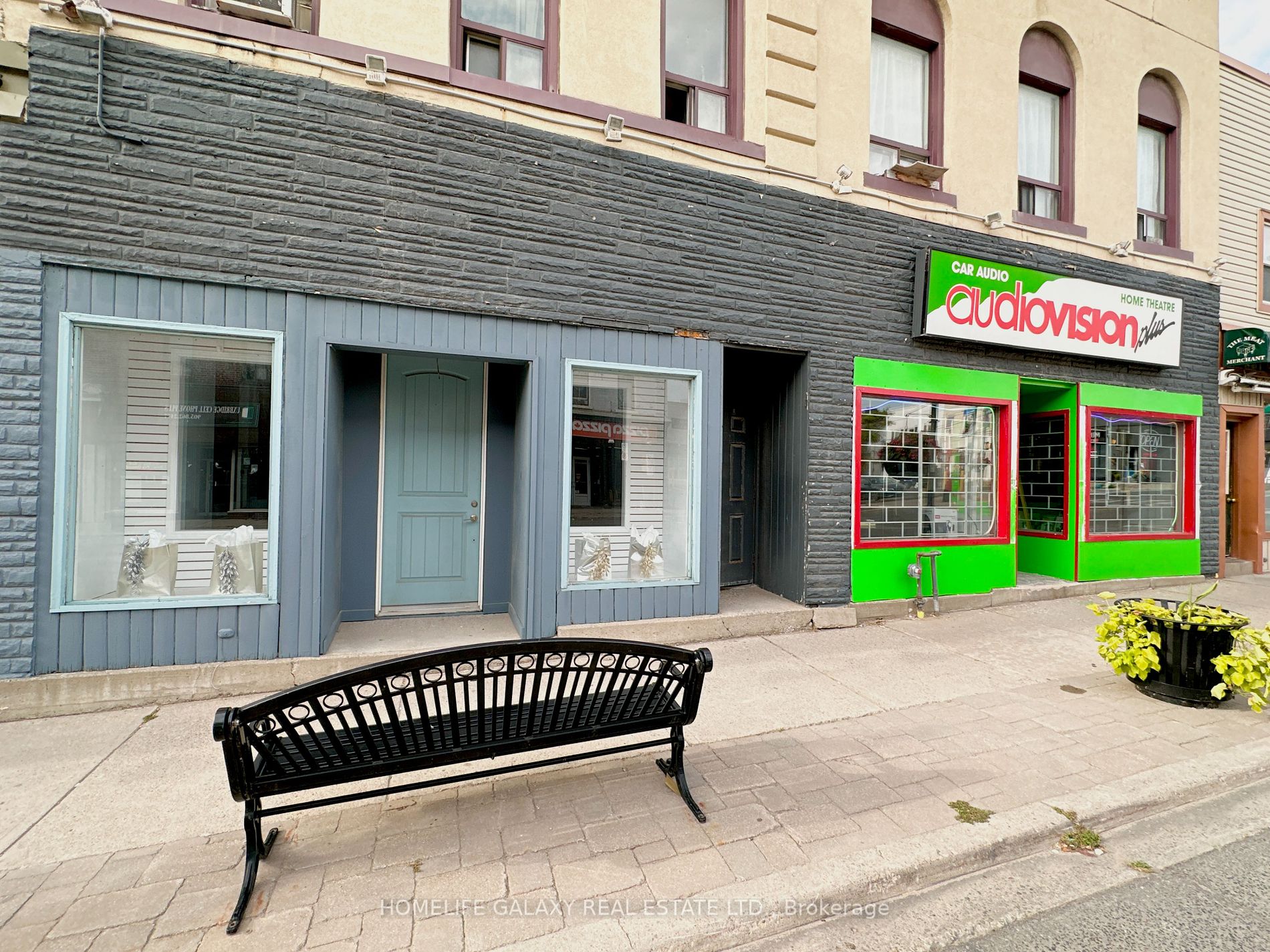 7 Brock St W