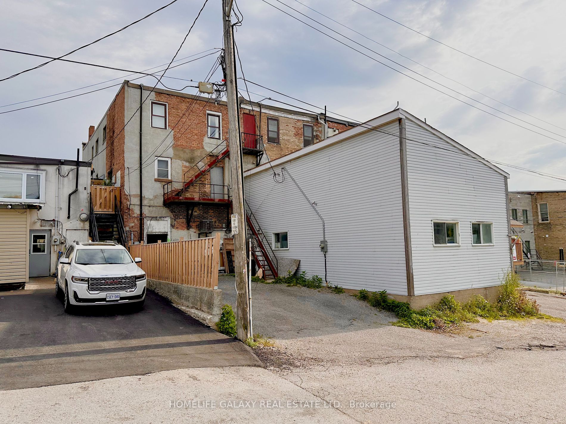7 Brock St W