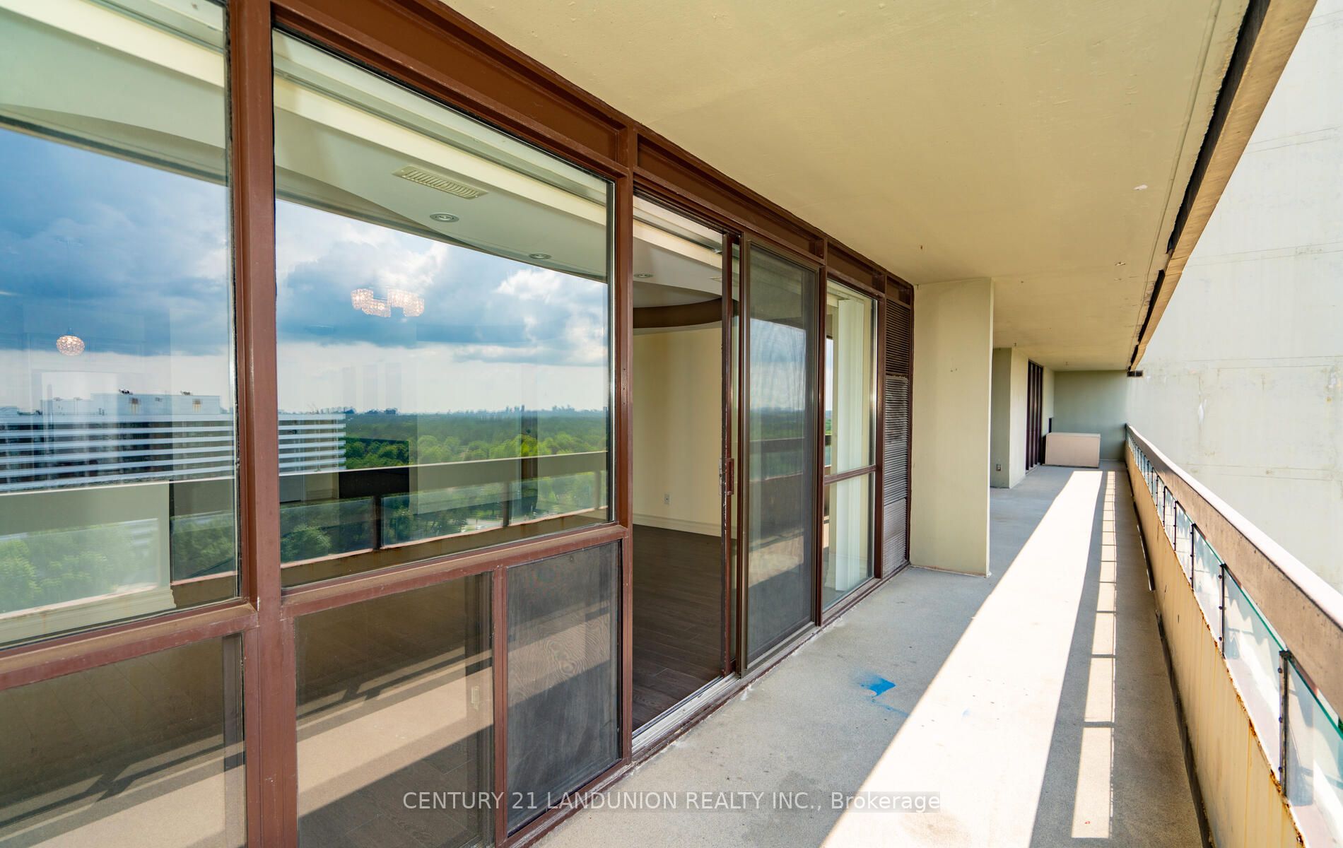 8111 Yonge St, #1501